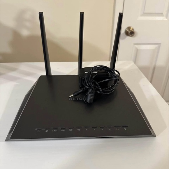 NETGEAR NightHawk Dual-Band Wifi Router - Picture 2 of 4